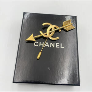 Chanel Vintage Coco Mark Arrow Motif Brooch Gold Plated Pin With Box
